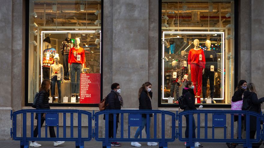 Un tercio de los españoles recurrirá a sus ahorros para los gastos navideños