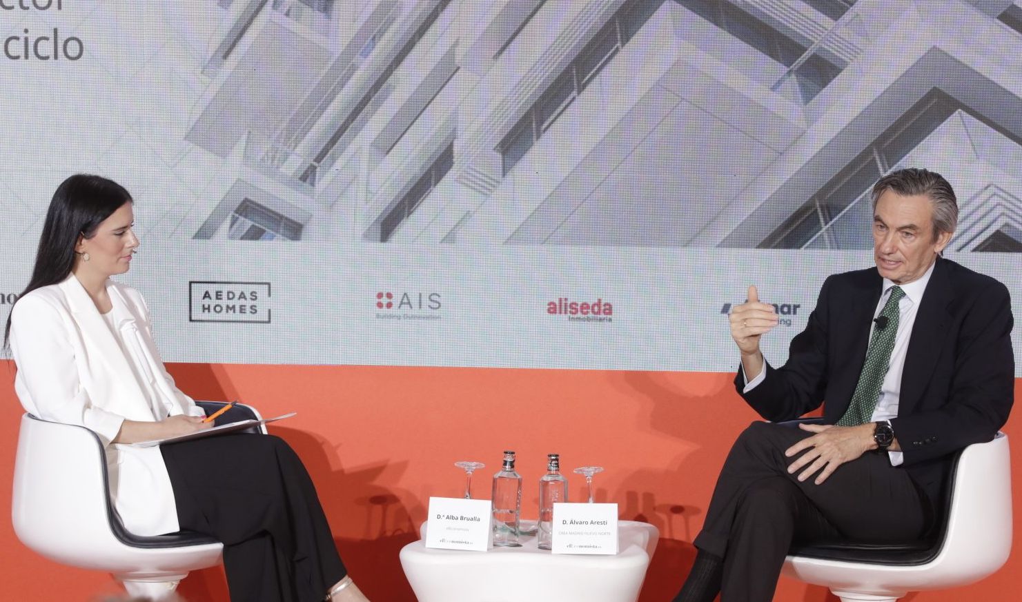 Álvaro Aresti, a la derecha, en la jornada inmobiliaria de El Economista