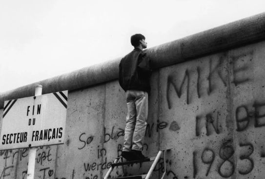 Exposición sobre el muro de Berlín